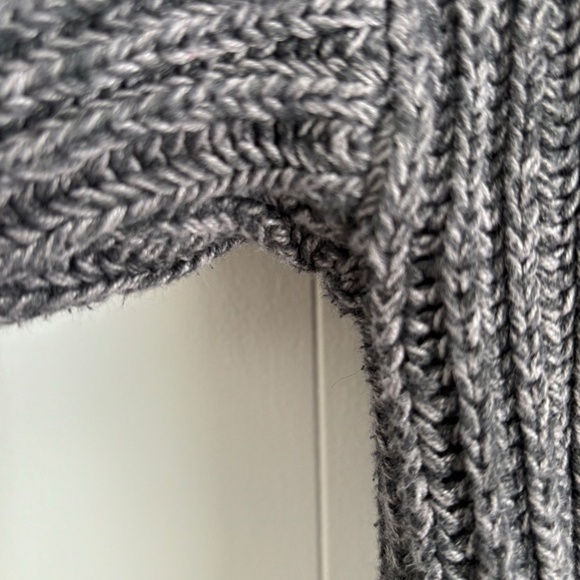 Roots grey cabin crew neck pullover sweater size small EUC - Picture 4 of 14
